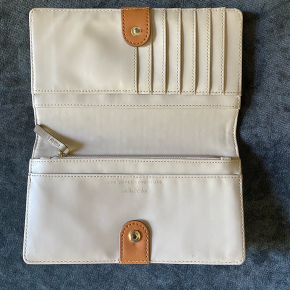 Stella & Dot Wallet - Picture 3 of 3